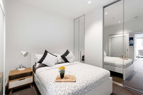 A Stylish Apt For 4 Near Queen Victoria Market - Accommodation Asia 0