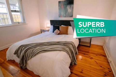 A Wave Away At Glenelg - Accommodation Guide 0