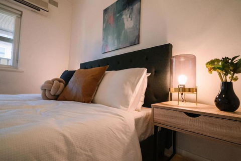 A Wave Away At Glenelg - Accommodation Guide 1