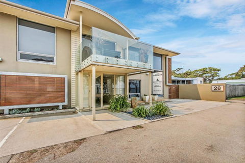 A Window On The Bay - Accommodation Guide 1