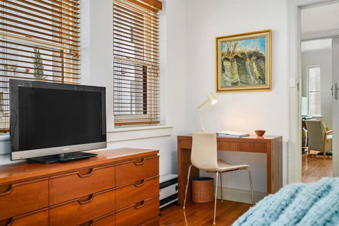 A1 Art Deco 2 Bedroom Apt Sleeps 5 Nimmo1 - Accommodation Guide 4