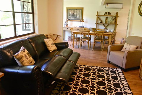 Abbeville In Bright - Accommodation Asia 2