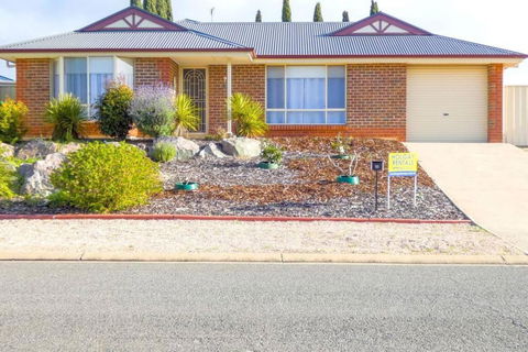 About That Time - Accommodation Guide 0