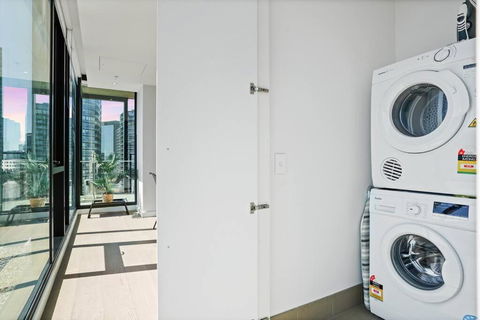 Absolute Bay View Waterfront Getaway Apt 2B2B1C - Accommodation Guide 1