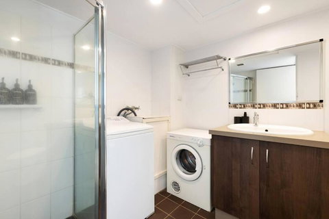 Absolute Beachfront Apartment 11B - Accommodation Asia 4