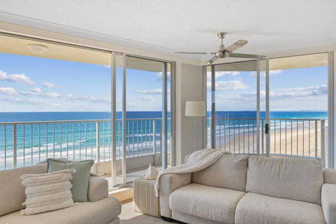 Absolute Beachfront Apartment - Accommodation Guide 0