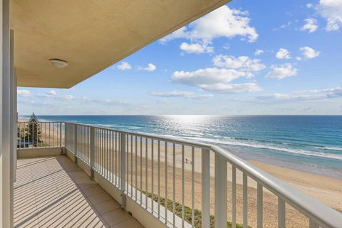 Absolute Beachfront Apartment - Accommodation Guide 4