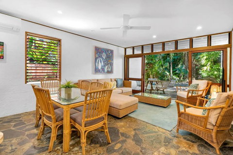 Absolute Beachfront, Heart Of Port Douglas - 24 S - Accommodation Asia 0