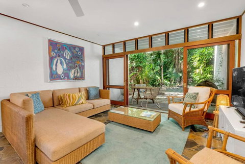 Absolute Beachfront, Heart Of Port Douglas - 24 S - Accommodation Asia 1