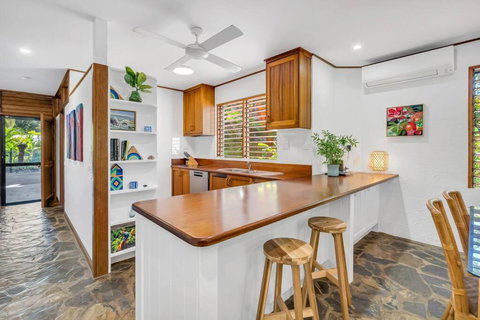 Absolute Beachfront, Heart Of Port Douglas - 24 S - Accommodation Asia 2