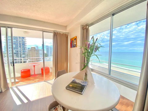 Absolute Beachfront Main Beach Gold Coast - Accommodation Guide 3