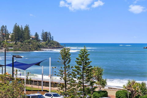 Absolute Beachfront Rolling Surf Resort - Accommodation Guide 0