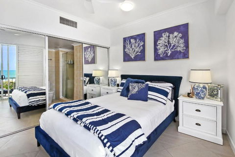 Absolute Beachfront Rolling Surf Resort - Accommodation Guide 4