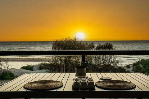 Absolute Beachfront Sandy Feet 2 Upstairs 2 Bedroom Apartment Beach Stayz Semaphore - Accommodation China 0