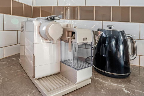 Absolute Beachfront Sandy Feet 2 Upstairs 2 Bedroom Apartment Beach Stayz Semaphore - Accommodation China 4