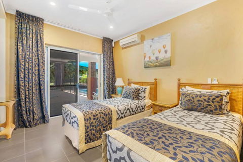 Absolute Beachfront WongaBelle- Pet Friendly - Accommodation Guide 2
