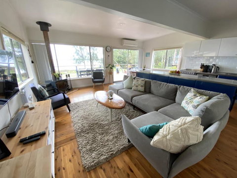 Absolute Lakefront House - Enjoy The Sunrise - Accommodation China 2