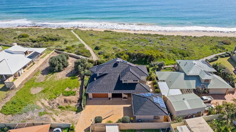 Absolute Oceanfront - Sunsets - Accommodation Guide 0