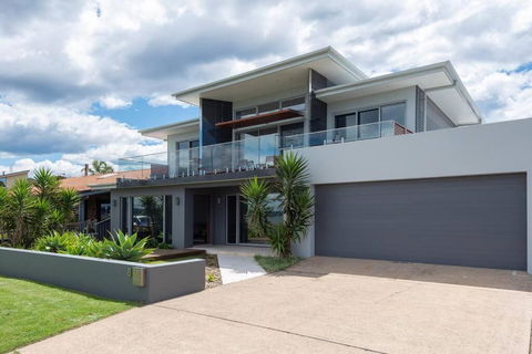 Absolute Waterfront, Amazing Views, Maloneys Beach - Accommodation Guide 0