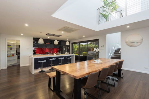 Absolute Waterfront, Amazing Views, Maloneys Beach - Accommodation Guide 4