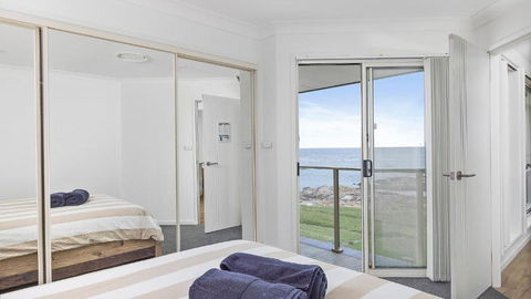 Absolute Waterfront Anna Bay - Accommodation China 4