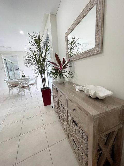 Absolutely Lovely Waterfront Apartment 333 - Accommodation China 4