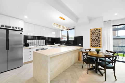 Absolutely Stunning Newly Built Burwood Townhouse - Accommodation Guide 1