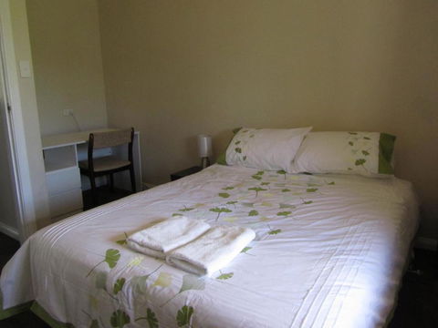Acacia Cottage - Accommodation Guide 1