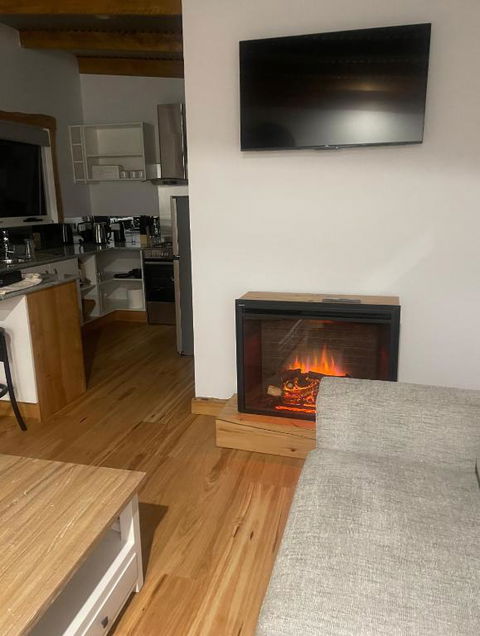 Acacia Hills Retreat - Accommodation Guide 2