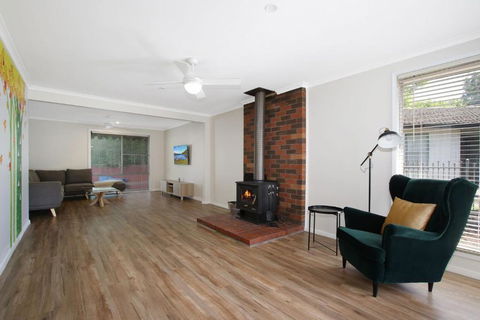 Acaronar- Great Value For Money - Accommodation Guide 0