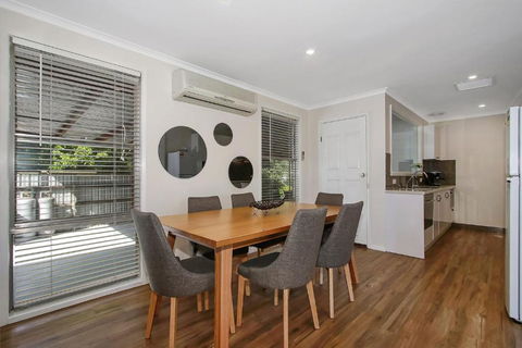Acaronar- Great Value For Money - Accommodation Guide 2