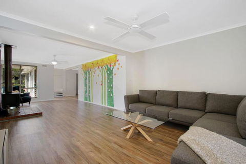 Acaronar- Great Value For Money - Accommodation Guide 3