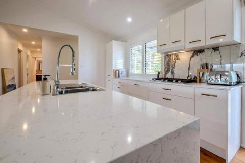 Acreage Near Currumbin Beach - Accommodation Guide 2