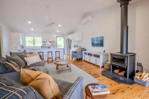 Acreage Near Currumbin Beach - Accommodation Guide 1