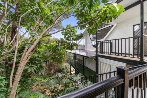 Adder View By Discover Stradbroke - Accommodation Guide 1