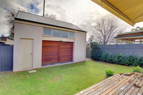 Adelaide Close CBD Large Private Studio Apartment In St Peters - Accommodation Guide 0