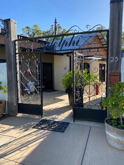 Adelphi Apartment 4 - Accommodation Guide 0