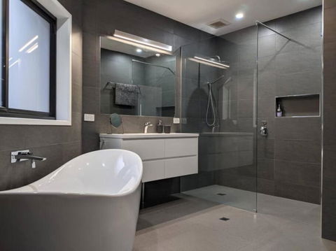 Adorable 1 Bedroom Private Apartment - Accommodation Guide 1