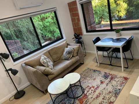 Adorable 1 Bedroom Private Apartment - Accommodation Guide 3