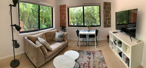 Adorable 1 Bedroom Private Apartment - Accommodation Guide 0