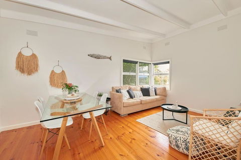 Adorable Beach Shack In The Heart Of Aireys Inlet - Accommodation Guide 0