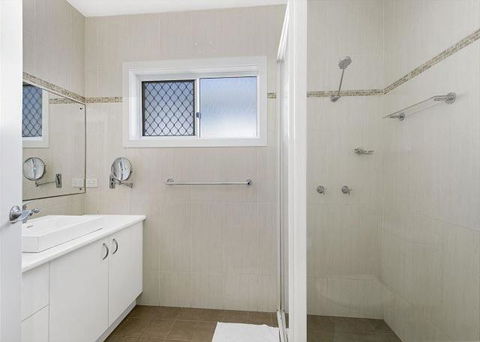 Adrift, 5B Scott Street - Accommodation Guide 3