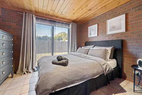 Affordable GEM In The Heart Of Inverloch - Accommodation Guide 4