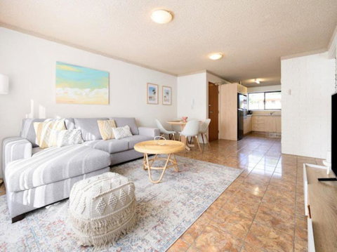 Affordable Relaxing GC Getaway - Accommodation Asia 0