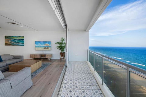 Air On Broadbeach 2 Level Private Apartment - CoastHM - Accommodation Guide 1