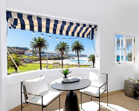 Absolute Seafront Bronte - Accommodation Guide 1