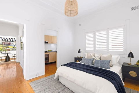 Absolute Seafront Bronte - Accommodation Guide 2