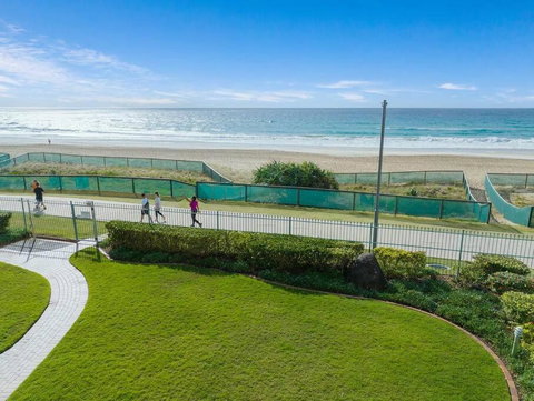 Absolute Beachfront Apartment 3B Pool Spa - Accommodation Asia 0