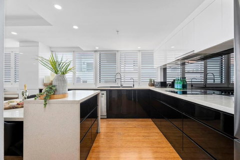 Absolute Beachfront Apartment 3B Pool Spa - Accommodation Asia 4