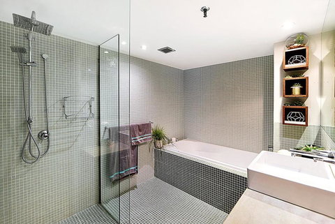 Absolute Beachfront Apartment 3B Pool Spa - Accommodation Asia 1